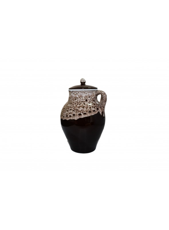 Brown fire pan for many recipes, with lace decoration