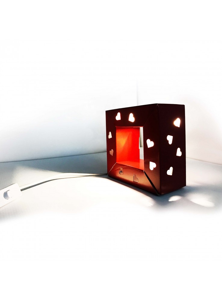 Lampada di ecodesign in cartone – Audrey San Valentino Lampada di ecodesign in cartone - Audrey San Valentino