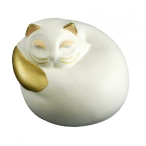 Gattino raggomitolato in ceramica colorata a mano